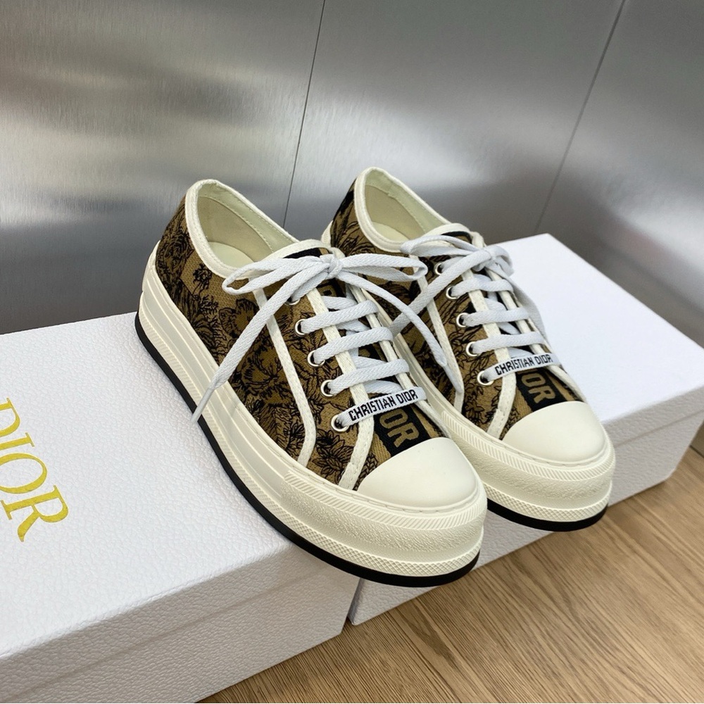 Dior Women's Sneakers in Brown and Cream